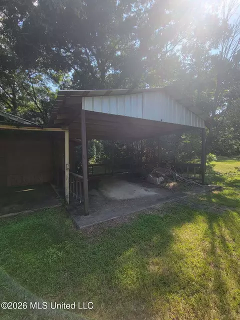 440 E Chickasaw St, Brookhaven, MS 39601 photo 2