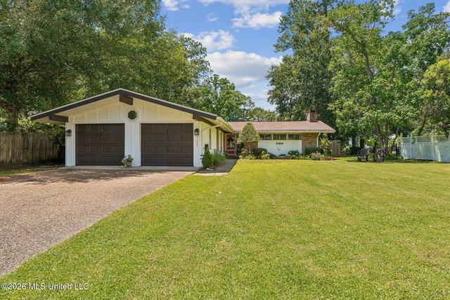 13829 El Bonito Dr, Ocean Springs, MS 39564
