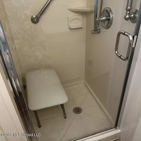 Bath - 1670 Wilhurst St, Jackson, MS 39211 photo 3 of 8