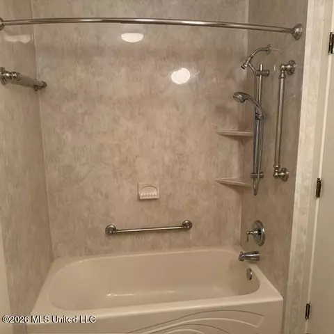 Bath - 1670 Wilhurst St, Jackson, MS 39211 photo 7 of 8
