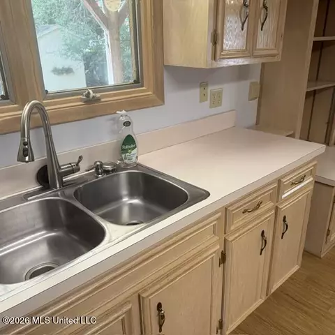 Kitchen - 1670 Wilhurst St, Jackson, MS 39211 photo 4 of 6