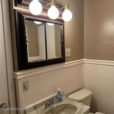 Bath - 1670 Wilhurst St, Jackson, MS 39211 photo 6 of 8