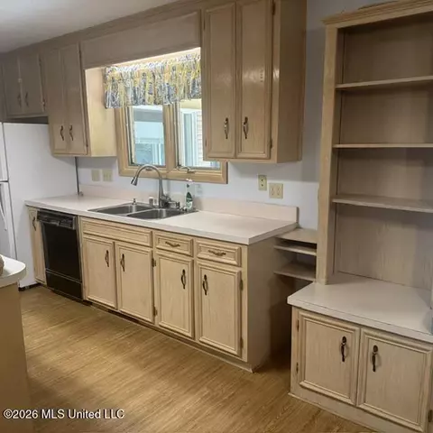 Kitchen - 1670 Wilhurst St, Jackson, MS 39211 photo 3 of 6