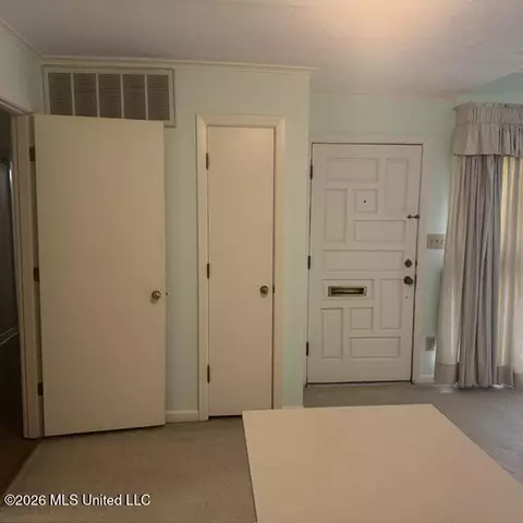 Entry Way - 1670 Wilhurst St, Jackson, MS 39211 photo 4 of 5