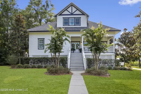 1305 Fort St, Ocean Springs, MS 39564