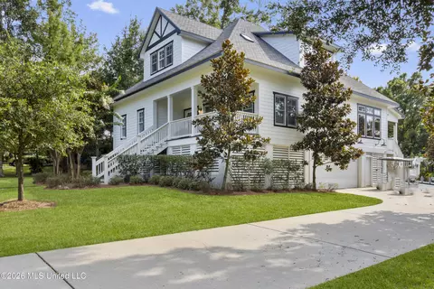 1305 Fort St, Ocean Springs, MS 39564