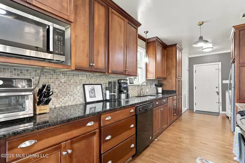 Kitchen - 4832 Windermere Ter, Jackson, MS 39206 photo 2 of 6