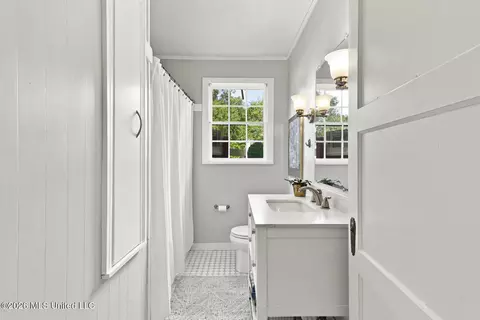 Bath - 4832 Windermere Ter, Jackson, MS 39206 photo 1 of 3