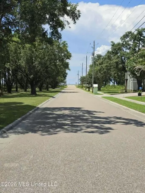 126 Markham Dr, Long Beach, MS 39560 photo 2