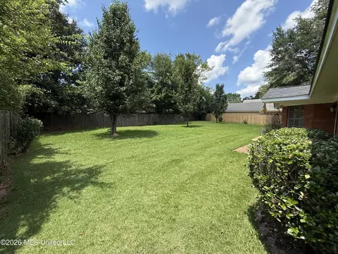 1842 Lake Trace Dr, Jackson, MS 39211 photo 3