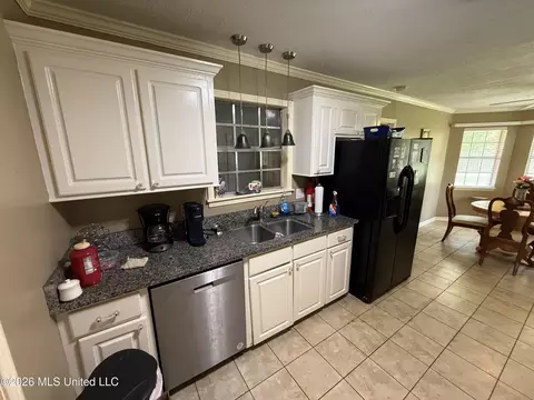 1842 Lake Trace Dr, Jackson, MS 39211 photo 9