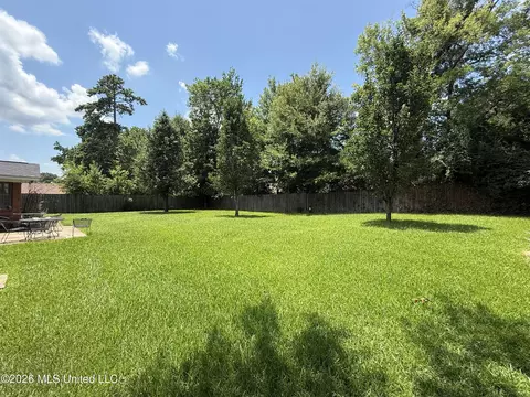 1842 Lake Trace Dr, Jackson, MS 39211 photo 2
