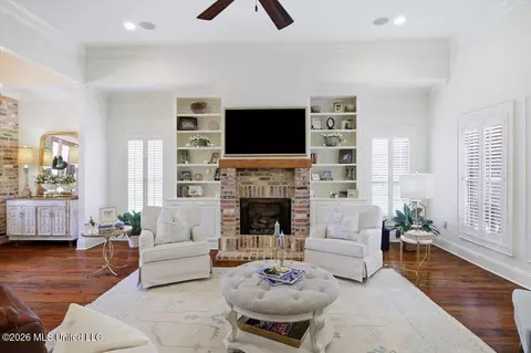Living - 130 Grayhawk Dr, Madison, MS 39110 photo 3 of 5