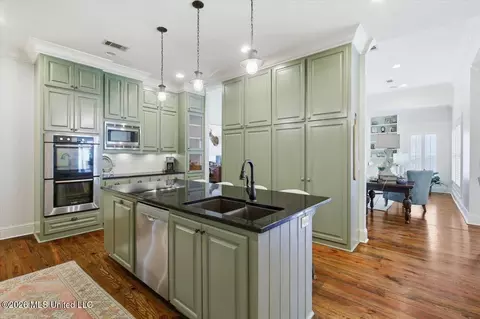 Kitchen - 130 Grayhawk Dr, Madison, MS 39110 photo 3 of 4