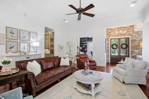 Living - 130 Grayhawk Dr, Madison, MS 39110 photo 5 of 5