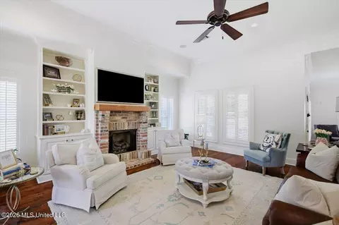 Living - 130 Grayhawk Dr, Madison, MS 39110 photo 2 of 5