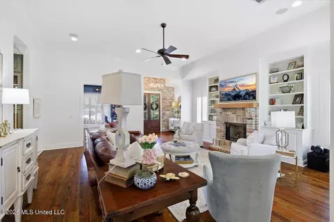 Living - 130 Grayhawk Dr, Madison, MS 39110 photo 4 of 5