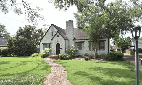 208 W Harding Ave, Greenwood, MS 38930