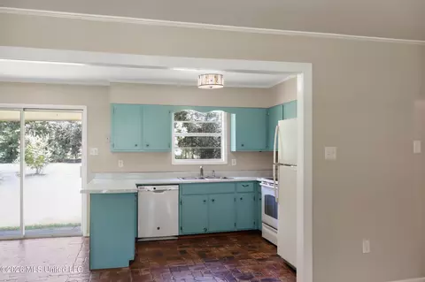 Kitchen - 6301 Cleo Dr, Moss Point, MS 39562 photo 4 of 5