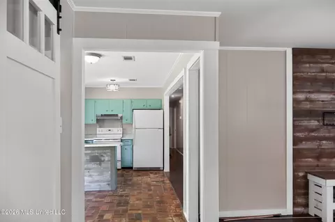 Entry Way - 6301 Cleo Dr, Moss Point, MS 39562 photo 4 of 5