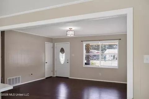 Living - 6301 Cleo Dr, Moss Point, MS 39562 photo 2 of 5