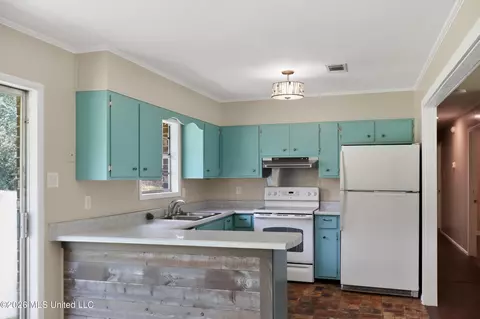 Kitchen - 6301 Cleo Dr, Moss Point, MS 39562 photo 5 of 5