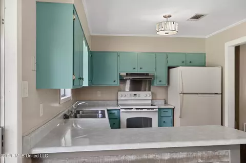 Kitchen - 6301 Cleo Dr, Moss Point, MS 39562 photo 3 of 5