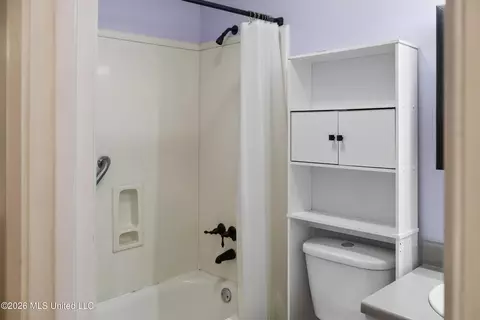 Bath - 6301 Cleo Dr, Moss Point, MS 39562 photo 1 of 2