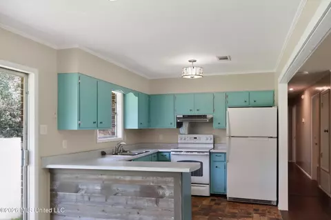 Kitchen - 6301 Cleo Dr, Moss Point, MS 39562 photo 2 of 5