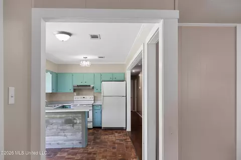 Entry Way - 6301 Cleo Dr, Moss Point, MS 39562 photo 5 of 5