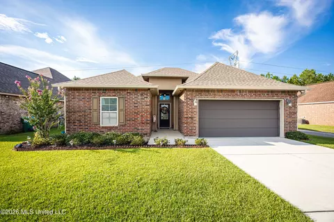 451 Palm Breeze Dr, Ocean Springs, MS 39564
