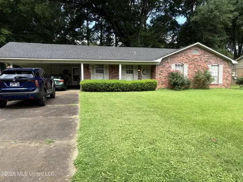 212 Heard St, Senatobia, MS 38668