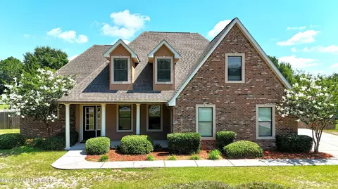 8308 Clamshell Ave, Ocean Springs, MS 39564