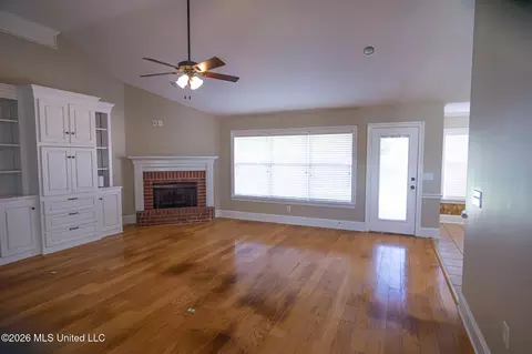 Living - 450 Fairfield Dr, Madison, MS 39110 photo 4 of 4