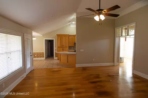 Living - 450 Fairfield Dr, Madison, MS 39110 photo 1 of 4