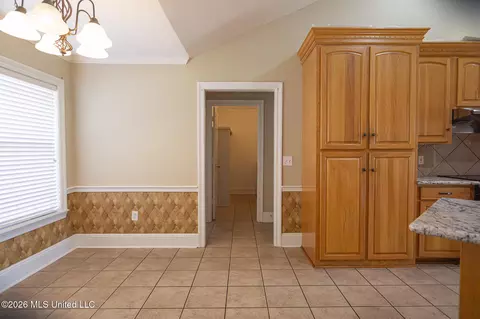 Entry Way - 450 Fairfield Dr, Madison, MS 39110 photo 2 of 3