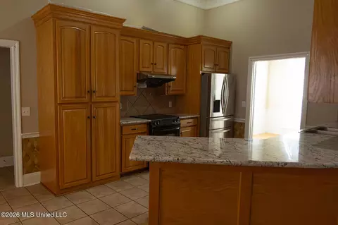 Kitchen - 450 Fairfield Dr, Madison, MS 39110 photo 2 of 3