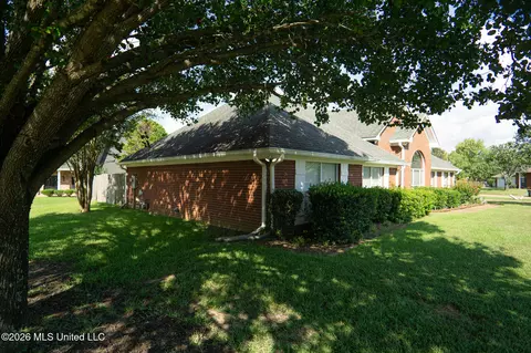 Exterior - 450 Fairfield Dr, Madison, MS 39110 photo 4 of 6