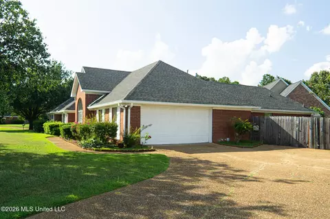 Exterior - 450 Fairfield Dr, Madison, MS 39110 photo 3 of 6