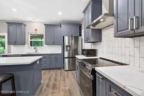 Kitchen - 5075 D W North Rd, Kiln, MS 39556 photo 5 of 5