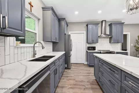 Kitchen - 5075 D W North Rd, Kiln, MS 39556 photo 4 of 5