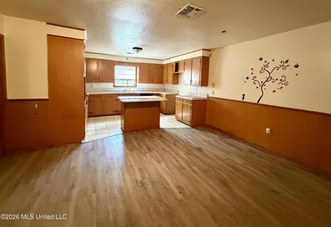 Living - 247 Dona Ave, Jackson, MS 39212 photo 2 of 2