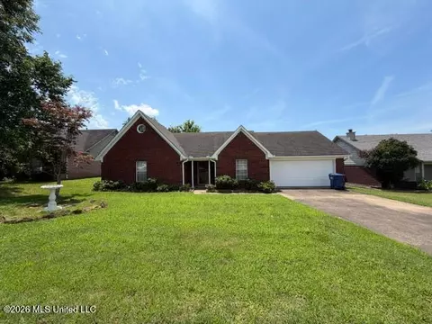 1867 Thomas St, Horn Lake, MS 38637