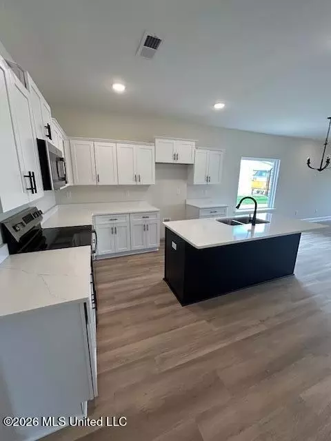 Kitchen - 6039 Hickory Point Dr, Walls, MS 38680 photo 2 of 2