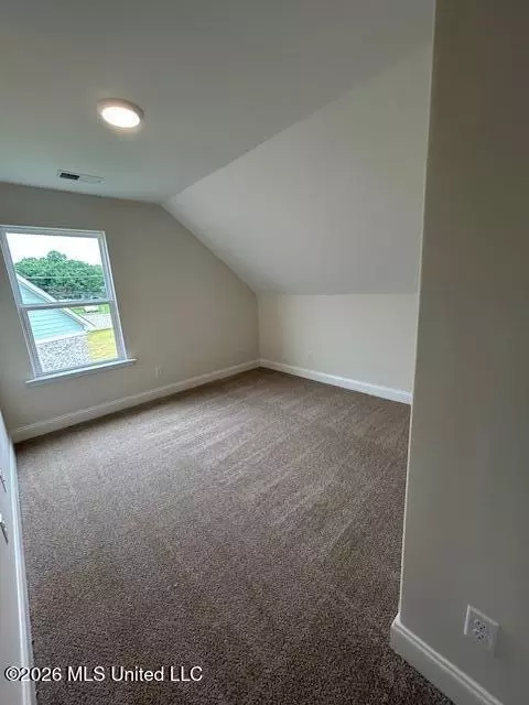 Bedroom - 6039 Hickory Point Dr, Walls, MS 38680 photo 1 of 2