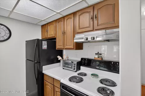Kitchen - 134 Lakeside Villla, Diamondhead, MS 39525 photo 2 of 3