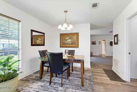 335 Foxboro Dr, Jackson, MS 39211 photo 8