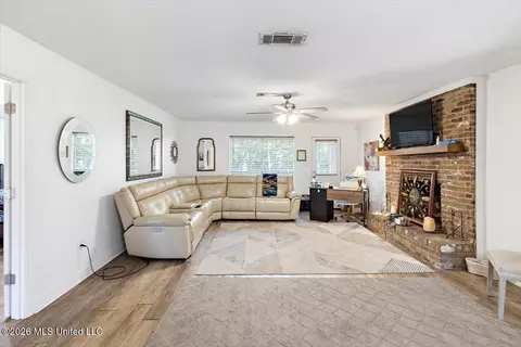 335 Foxboro Dr, Jackson, MS 39211 photo 5