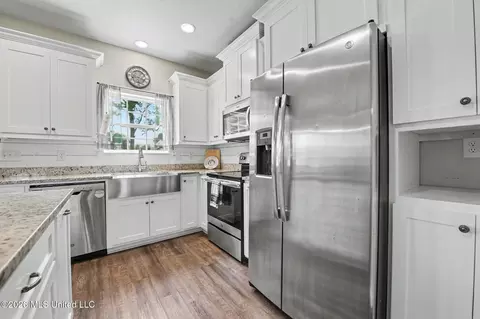Kitchen - 119 Water Oak Dr, Lucedale, MS 39452 photo 2 of 2