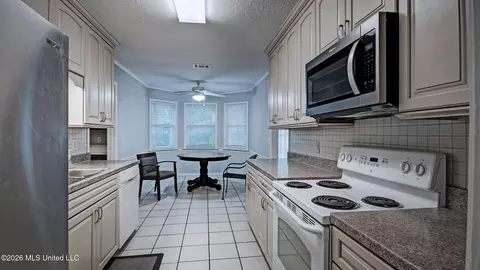 Kitchen - 708 Benwick Dr, Brandon, MS 39047 photo 1 of 3